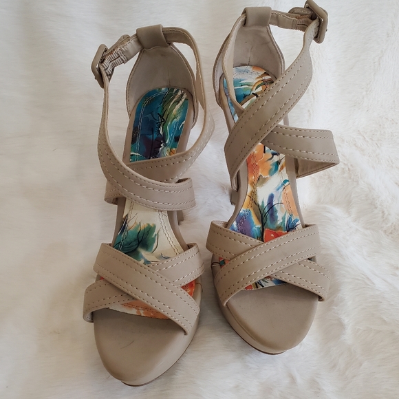 NWT Anne Michelle Beige Strappy Heels - Picture 2 of 12